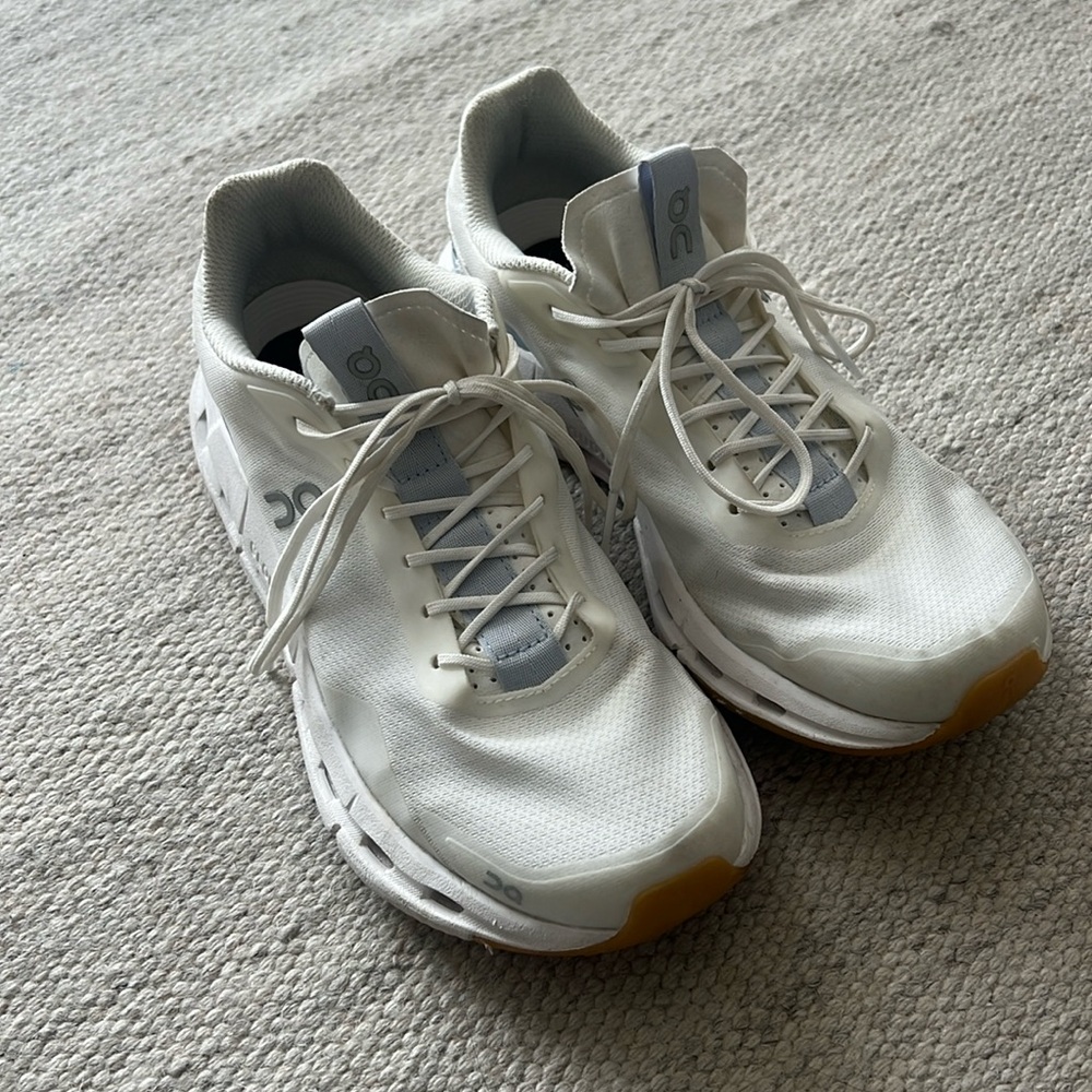 ON CLOUD SNEAKERS
